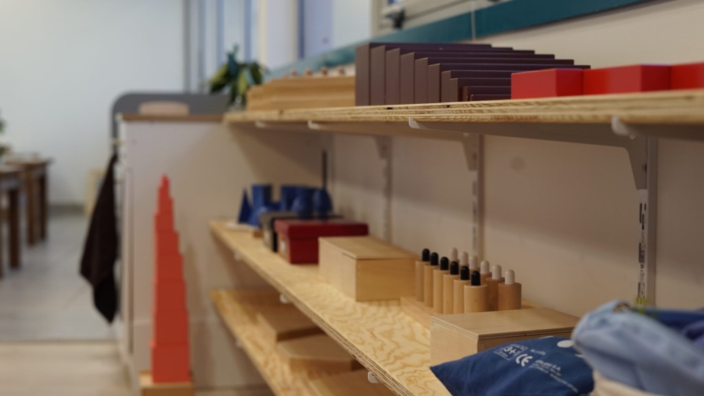 Vue de l’étagère mathématiques de la classe 3-6 