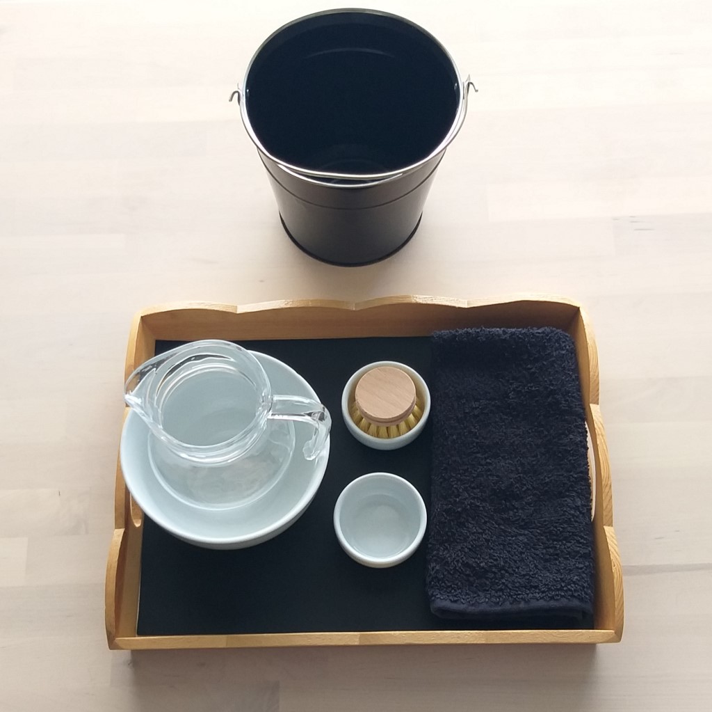 Matériel pour laver la table 