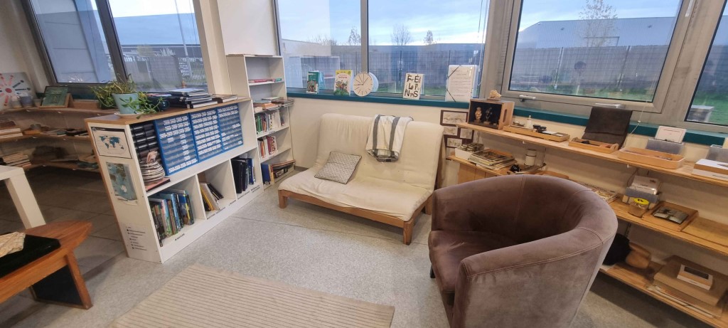 zone de lecture de la classe 6-12 ans.